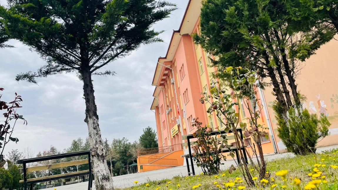 Hadi Kutlu Mesleki ve Teknik Anadolu Lisesi Fotoğrafı