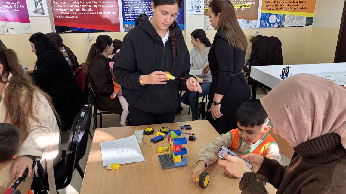  İÇAS (İcat Çıkaran Anneler STEM) Teknolojik Destek Projesi Hayata Geçti!