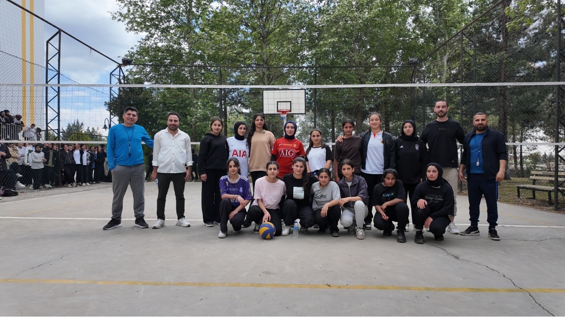 VOLEYBOL TURNUVASININ ŞAMPİYONU 11-C SINIFI OLDU